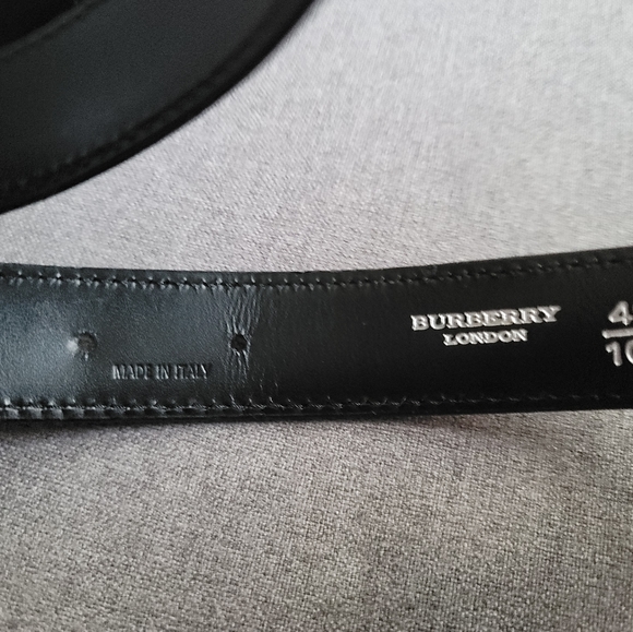 Classic Burberry Belt - Picture 6 of 6